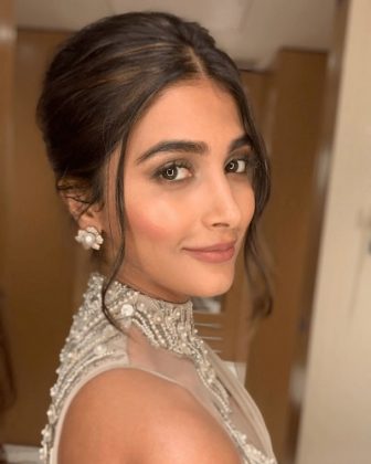 Pooja Hegde Looking Beautiful In Saree 1