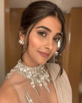 Pooja Hegde Looking Beautiful In Saree 2