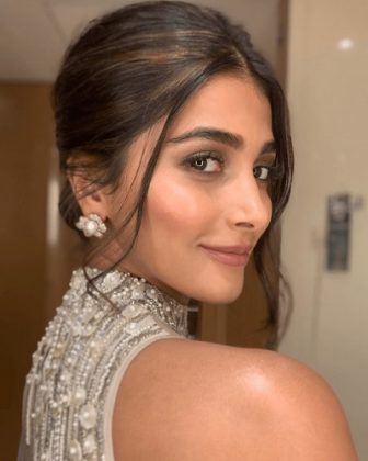 Pooja Hegde Looking Beautiful In Saree 5