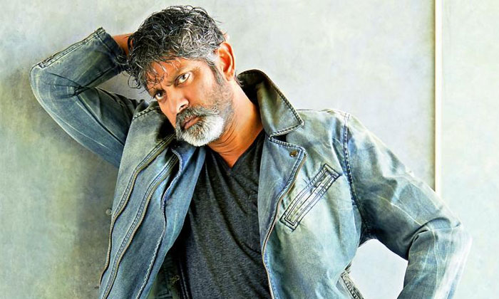 Jagapathi Babu left Sarileru Neekevvaru