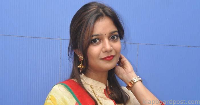 Netizens hail Colors Swathi for slamming the journalists question