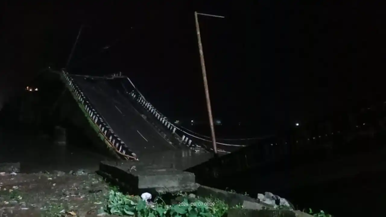 Kali river bridge collapse in Karwar: Driver miraculously escapes unscathed